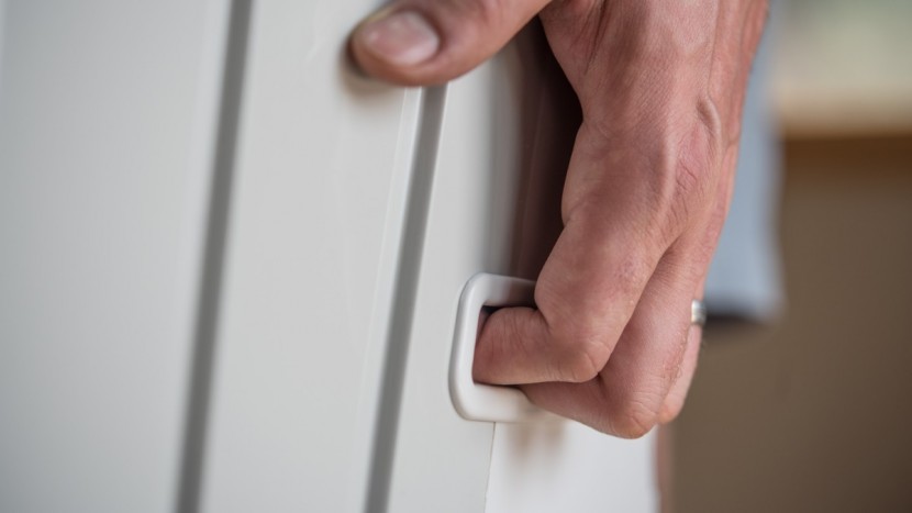 whynter arc-08wb - the arc-08wb is really light and easy to carry compared to the other...