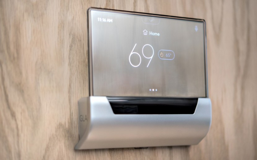 johnson controls glas - adjusting the current temperature is done by tapping the smaller...