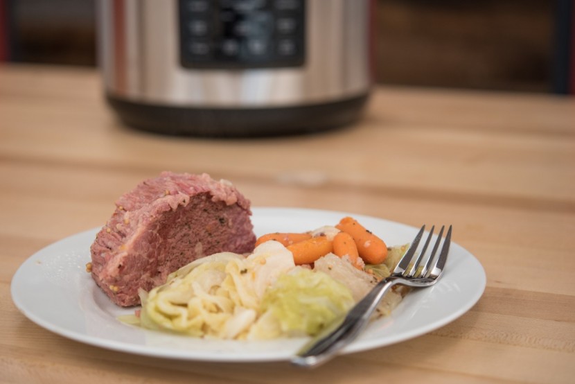pressure cooker - succulent corned beef made with the instant pot duo plus.