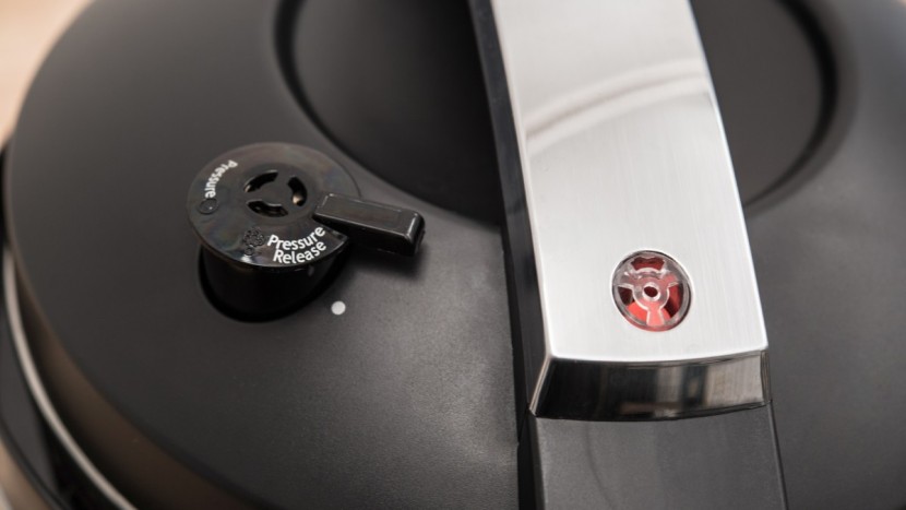 cuisinart cpc-600 6 quart - the cuisinart's pressure release valve.