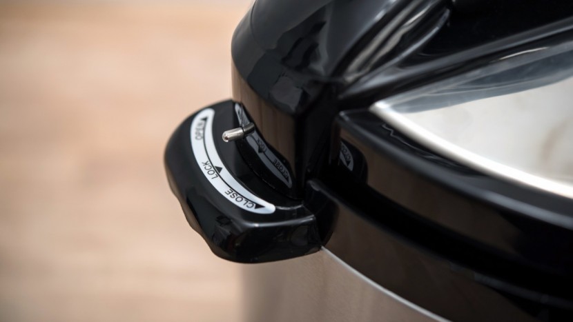 tayama tmc-60xl - the tayama&#039;s lid lock.