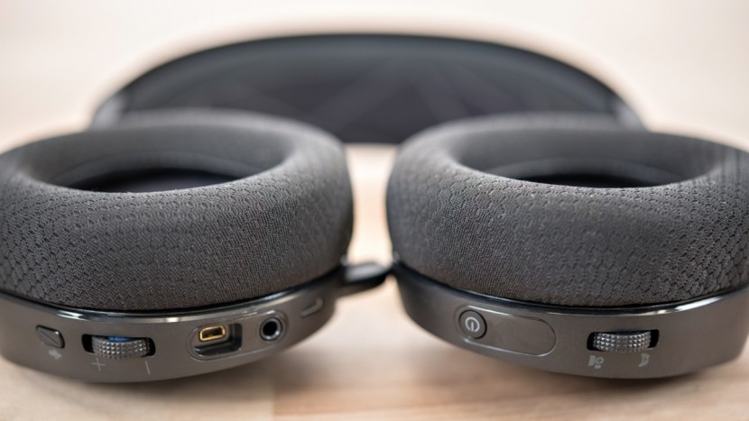 steelseries arctis 7 - the ear cups on the arctis are quite comfortable.