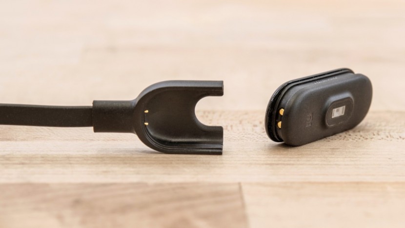 xiaomi mi band 3 - the xiaomi securely clips into its charging cable.