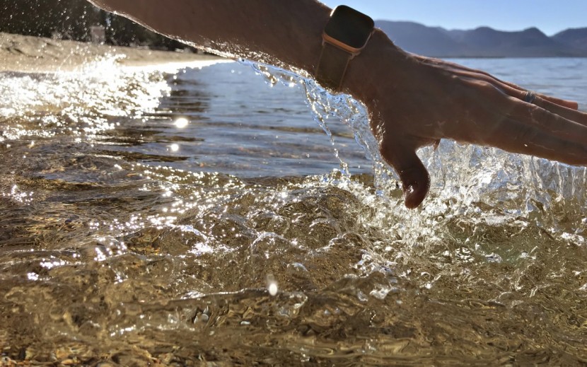 apple watch series 4 - it's easy to read this display even in bright light.