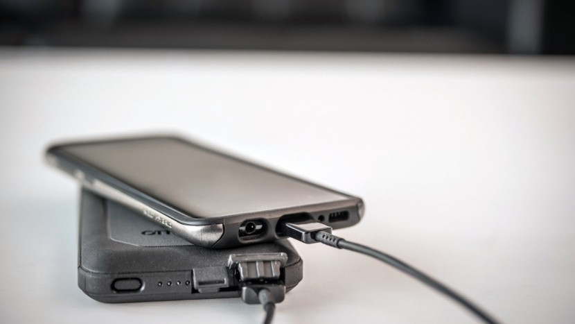 otterbox power pack 10000 - 10,000 mah packs are usually about the size of a smartphone, just a...