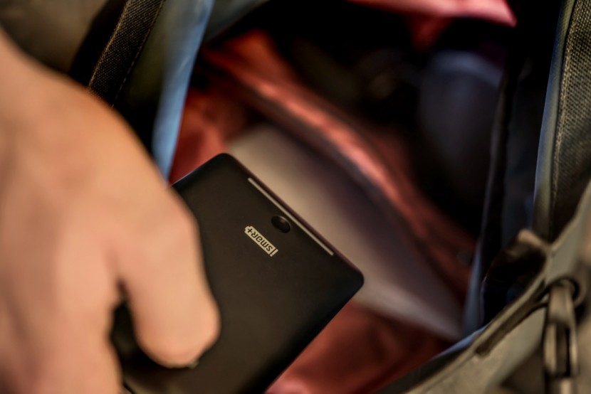 we much preferred to carry this battery around in a bag or backpack.