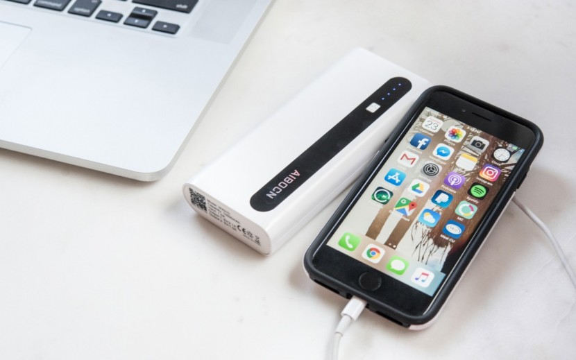 this battery lacks any built-in cables.