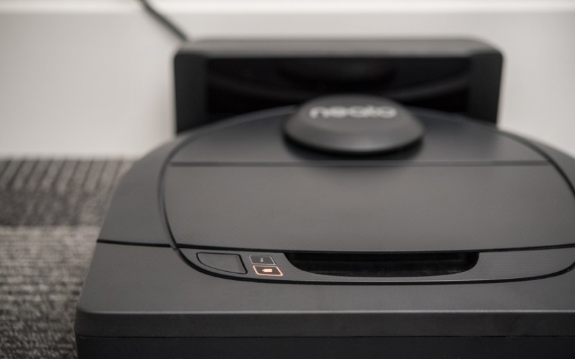 neato botvac d4 connected - there are some controls right on the d4 itself.