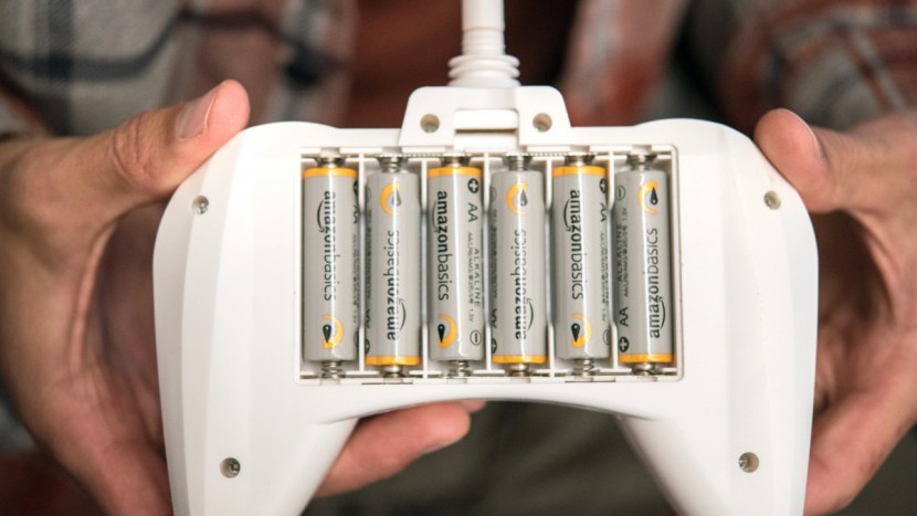 holy stone hs170 predator - ...and it requires 6 aa batteries, triple that of most competitors.