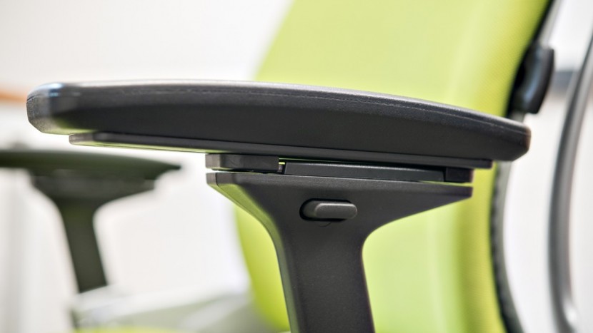 steelcase leap - all but our tallest tester are big fans of the armrests on the leap.