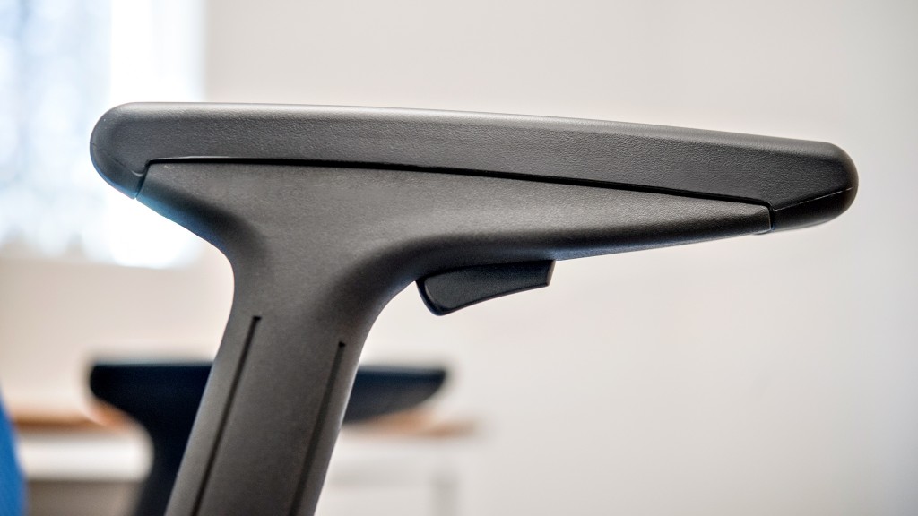 Herman Miller Embody Desk Chair Review - VIV & TIM