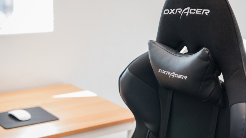 dxracer racing series - we could see how the headrest and lumbar support elastics could wear...