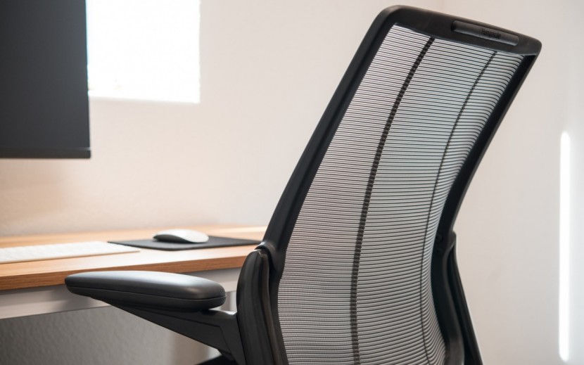 humanscale diffrient smart office chair - we weren&#039;t fans of the minimal lumbar support and fixed backrest.