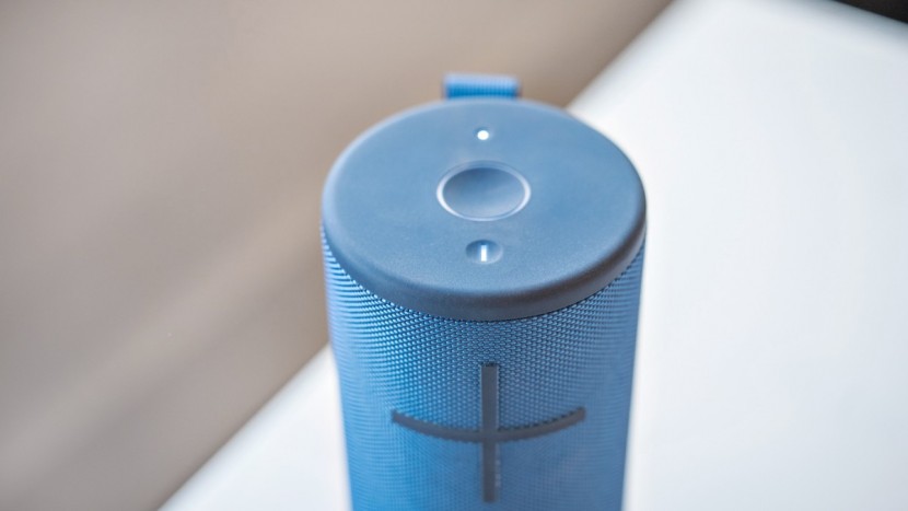 ue boom 3 - the new play/pause and volume buttons on the top of the speaker make...