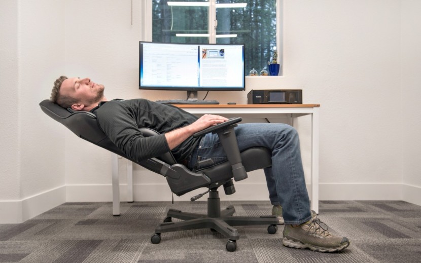 office chair - the dxracer can lock in a reclined position.