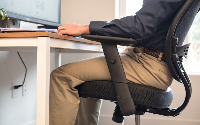 space seating 5700e air grid back professional manager&#039;s chair - half of our testers were not huge fans of the seat on this chair.