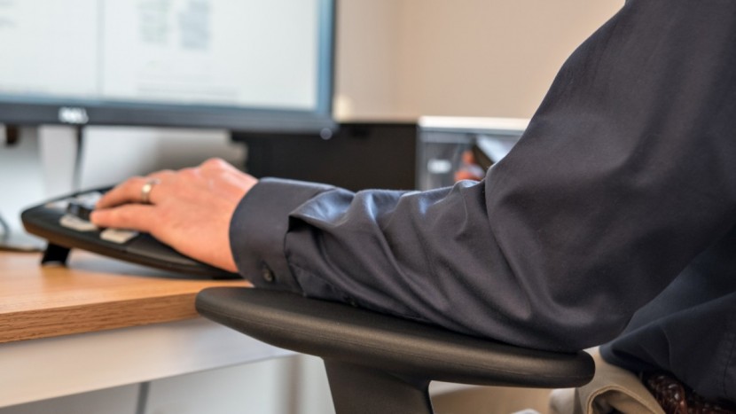 space seating 5700e air grid back professional manager&#039;s chair - the 5700e is far from our favorite chair.