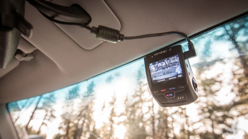 rexing v1 - thanks to a curved design the v1 doesn&#039;t take up much visual space...