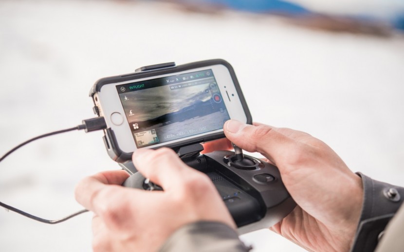 yuneec mantis q - the controller isn&#039;t particularly comfortable to hold.