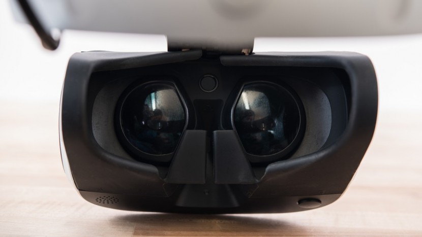 playstation vr - the only way to adjust an uncrisp picture is to move the headset...