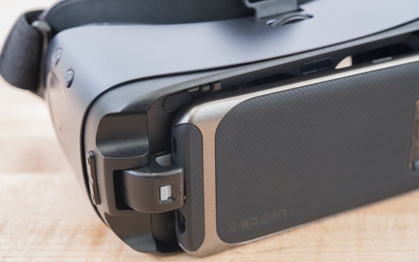 samsung gear vr - even with the skinniest of cases we couldn't get the phone in.