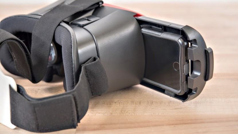 bnext vr - your headphone jack might not play nice with the bnext.