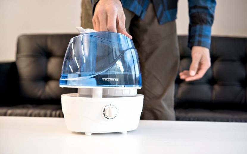 victsing 2l cool mist - the convenient handle makes refilling the water tank easy.