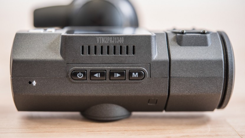 vantrue n2 pro uber dual - the control buttons are below the display screen.