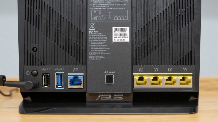 asus rt-ac68u (ac1900) - this asus router has 4 lan ports and 2 usb ports, one 2.0 and one 3.0.