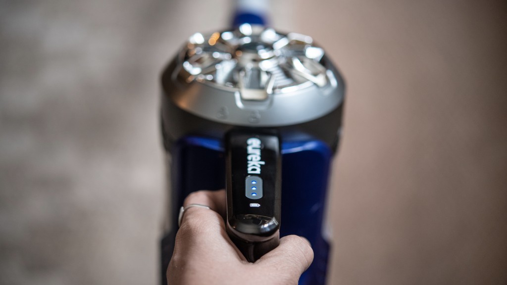 eureka powerplush - this model has an easy to read battery indicator.