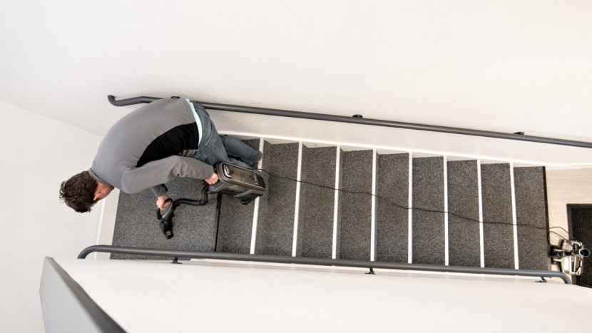 shark apex duoclean zero-m - being able to use lift-away on the apex makes vacuuming stairs less...