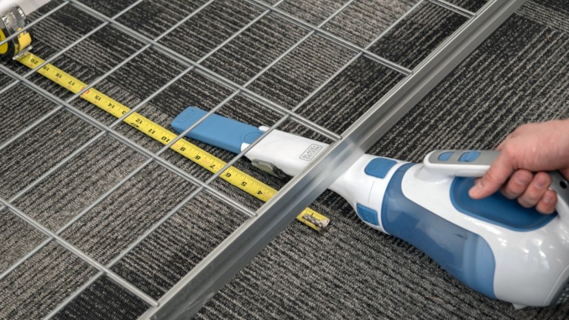 black+decker hhvi320jr02 - the hhvi320jr02 has a built-in crevice tool.