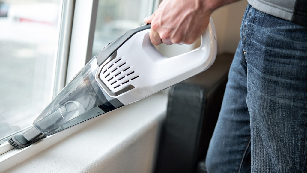 homasy handheld vacuum cleaner kb-9005 - the homsay only comes with one brush attachment.