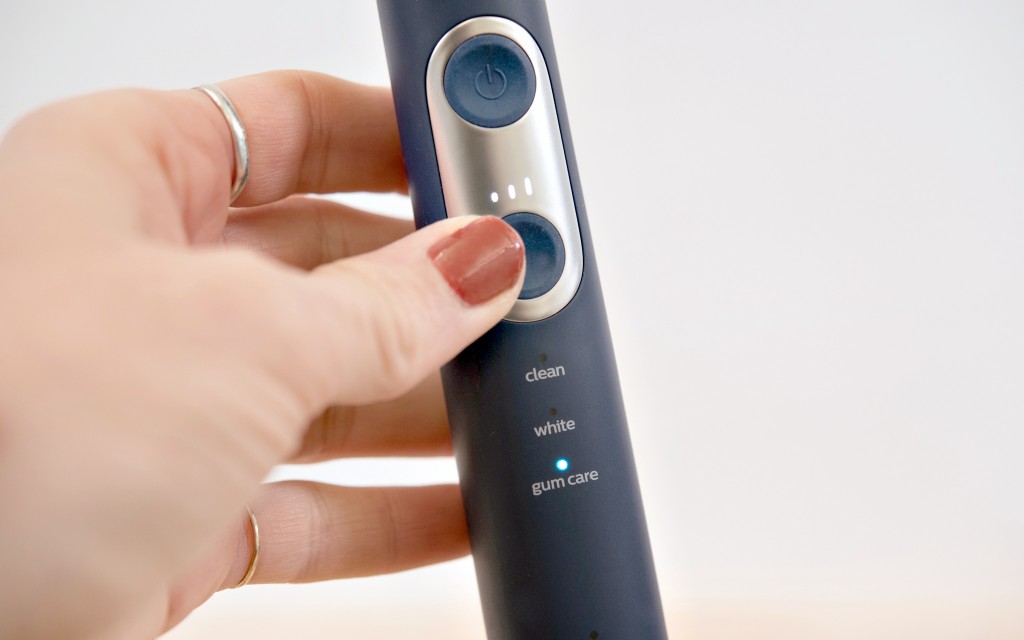 philips sonicare protectiveclean 6100 - the protectiveclean 6100 lets you adjust the intensity of its...