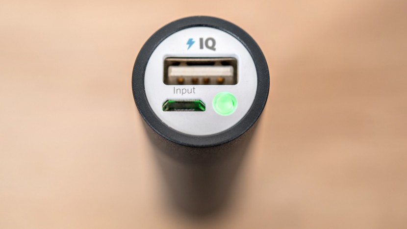 anker powercore+ mini 3350 - the green light indicates that the battery is charged.