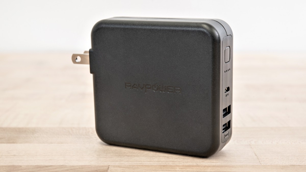 RAVPower Ace 6700 (RP-PB125) Review (The RAVPower Ace 6700 is very convenient to use with its integrated recharging plug.)