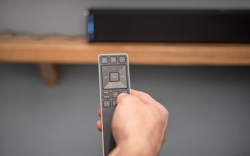 vizio sb2821-d6 - like most soundbars, the sb2821-d6 offers a basic remote control.