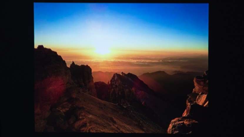 viewsonic m1 portable - in a dark setting the m1 can produce reasonably good colors.