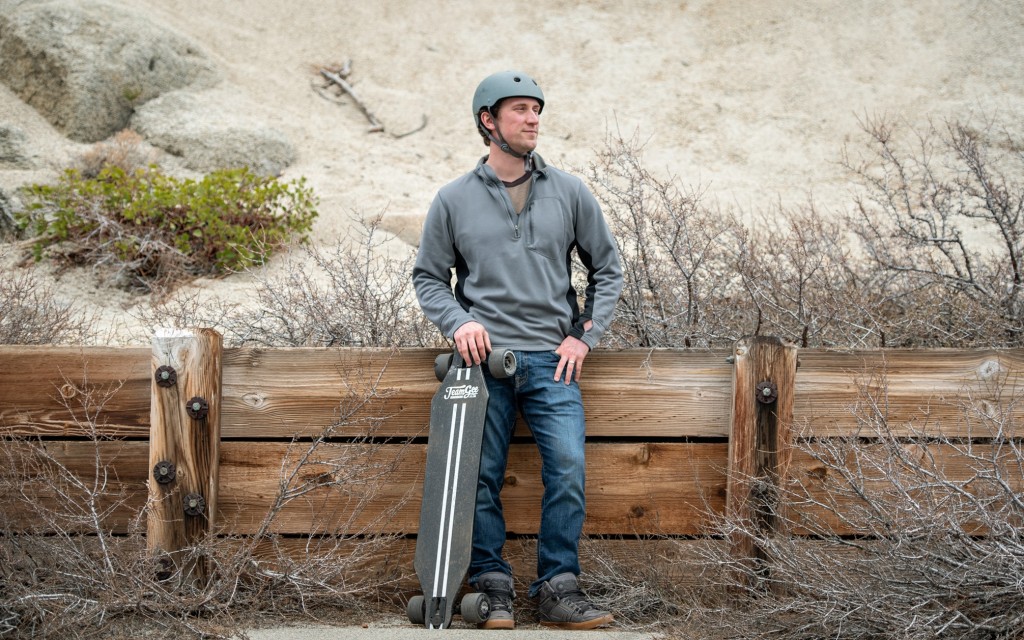 teamgee h5 - the h5 has a sleek design with the battery built into the deck.