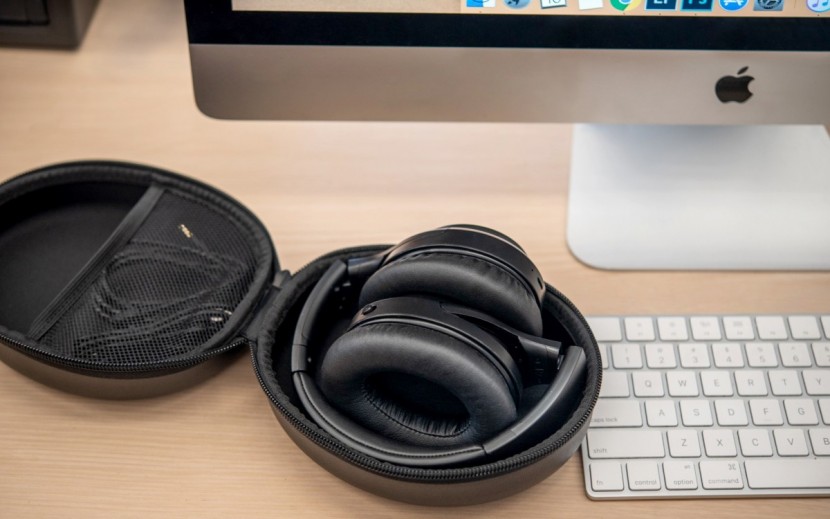 taotronics tt-bh060 - the tt-bh060 folds up fairly small.