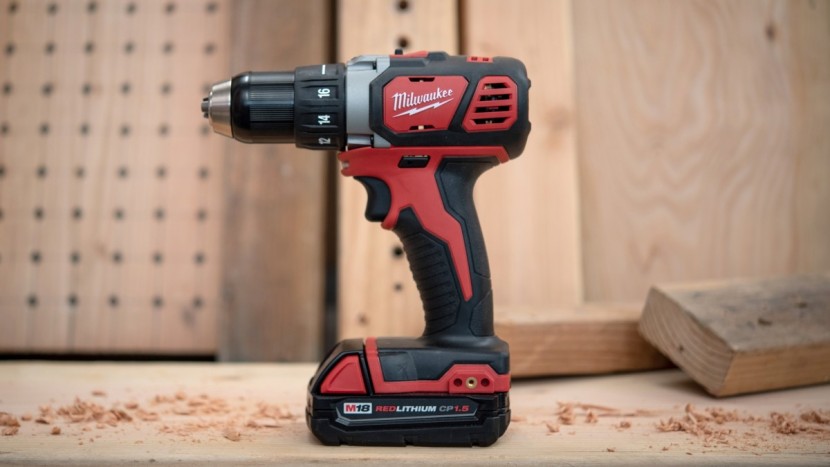 milwaukee m18 compact 1/2" drill driver kit 2606