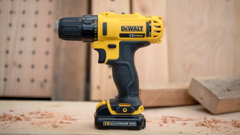 dewalt 12v max 3/8 in. drill driver kit dcd710s2 - the dcd710s2 is compact and lightweight but lacks power.