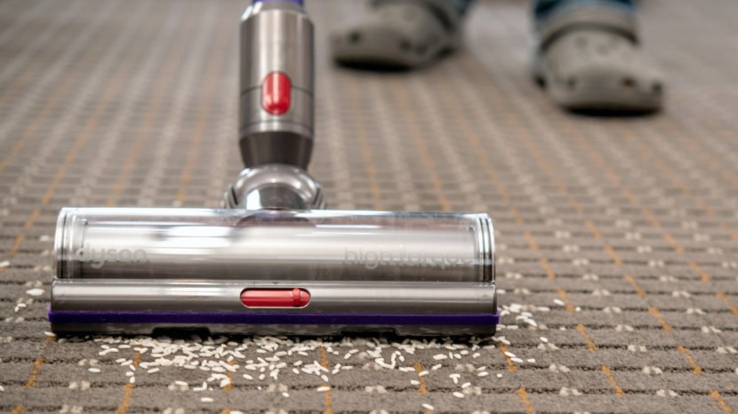 the v11 handles carpet messes with ease.