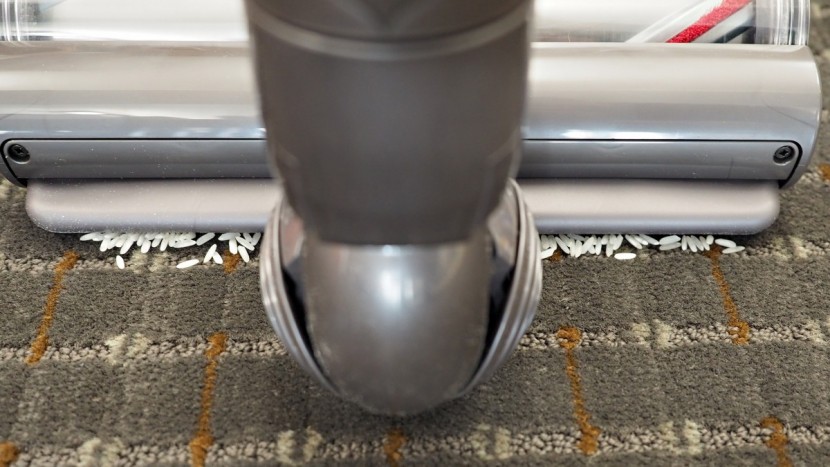 dyson v11 animal - the v11 doesn't do so hot while "reversing" over debris.