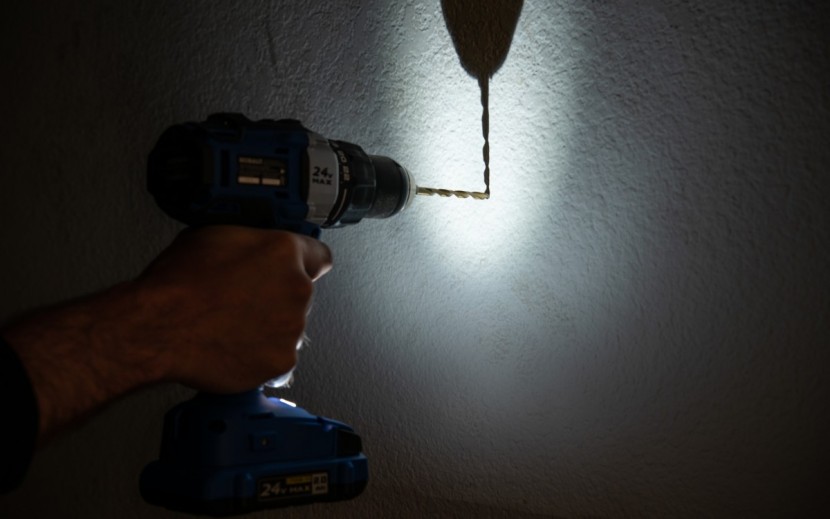 kobalt 24-volt max 1/2-in brushless drill kdd 1424a-03 - the kobalt has excellent lighting.