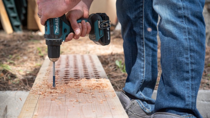 makita xfd10r - the xfd10r had more than enough power for the 1" spade bit.