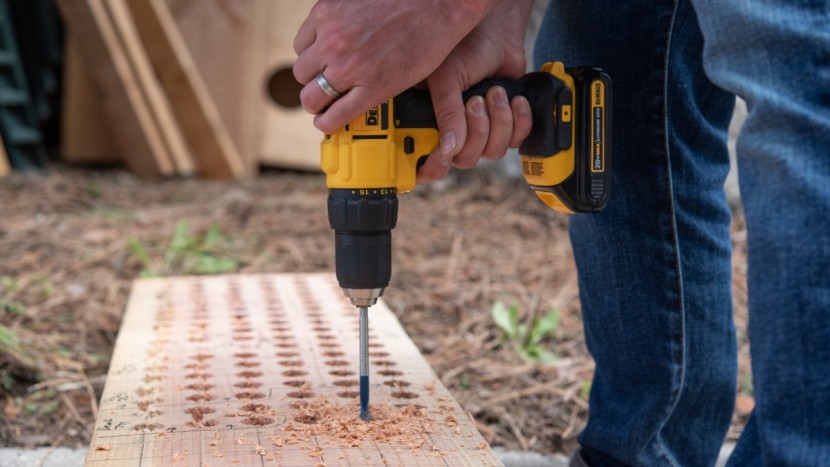 dewalt 20v max compact drill/driver kit dcd771c2