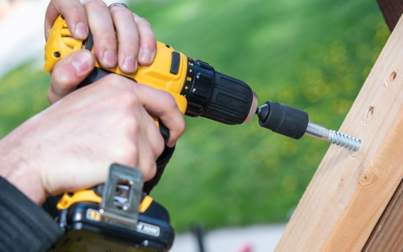 dewalt 12v max 3/8 in. drill driver kit dcd710s2 - this dewalt drill struggled a bit at driving in the large lag screw.