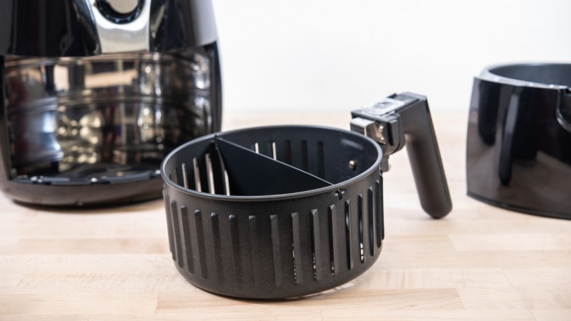 black+decker purifry - the purifry's basket design makes for easy scrubbing.
