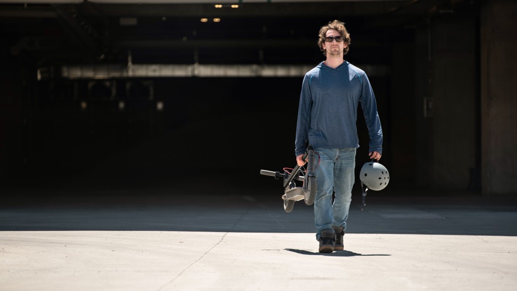 xiaomi mi m365 - the xiaomi&#039;s average weight, comfortable grip, and easy folding make...